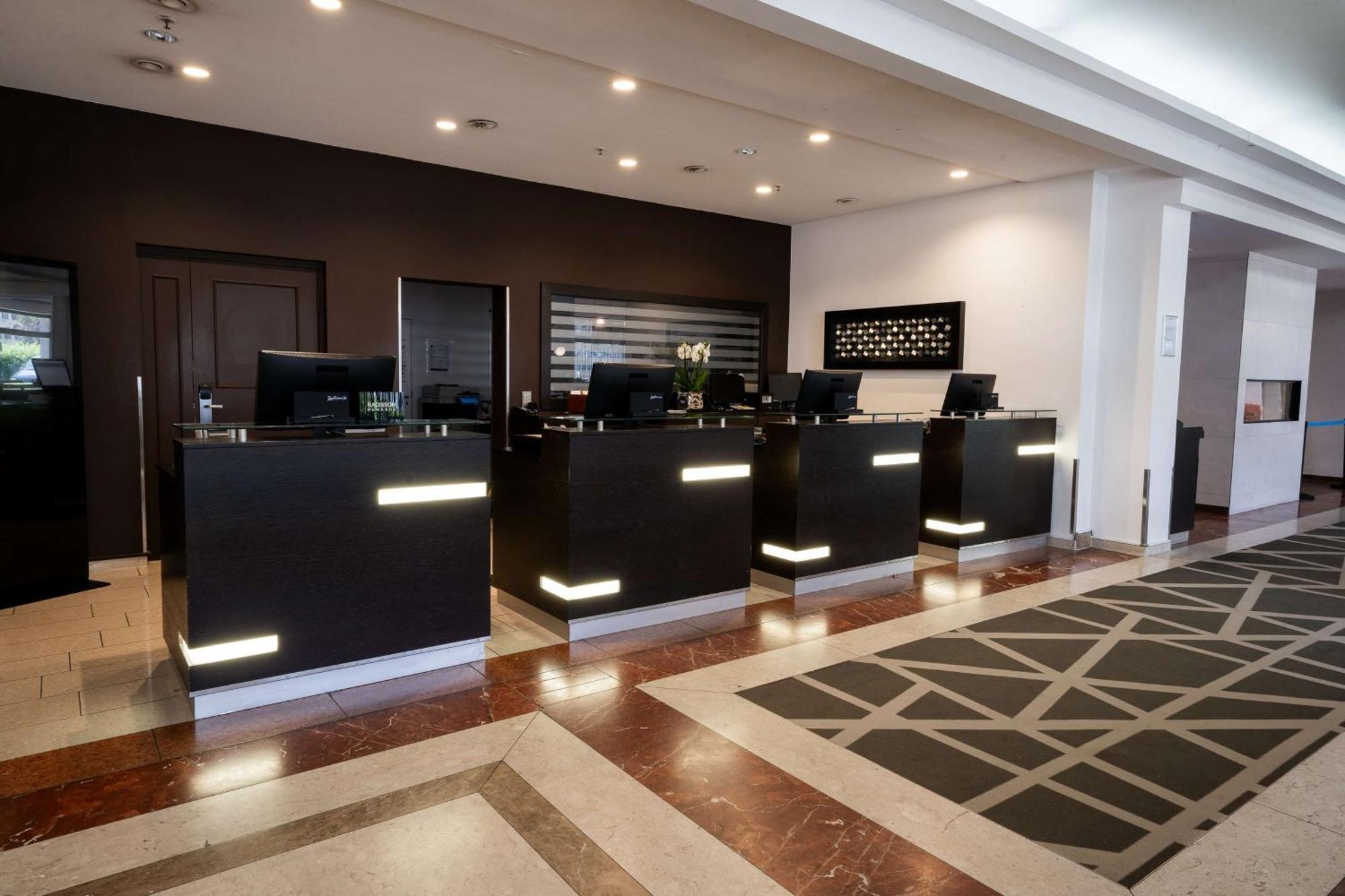 Radisson Blu Conference Hotel, Duesseldorf — Foto 1